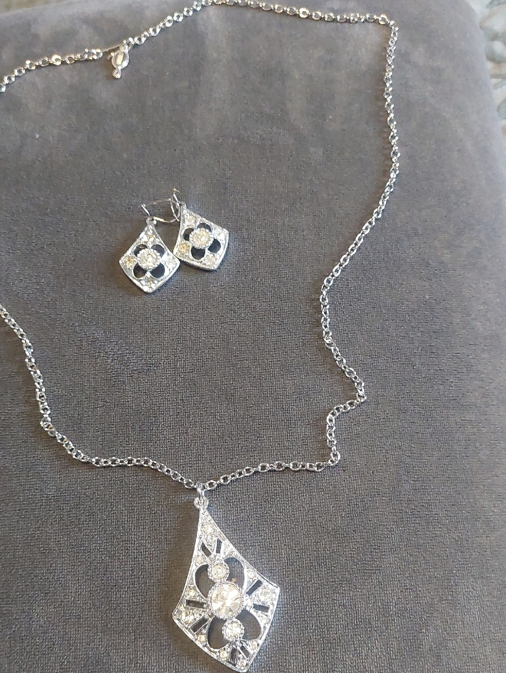 Vintage Sara CoventrySilver-tone  Cutout Pendant Necklace and Earrings Set